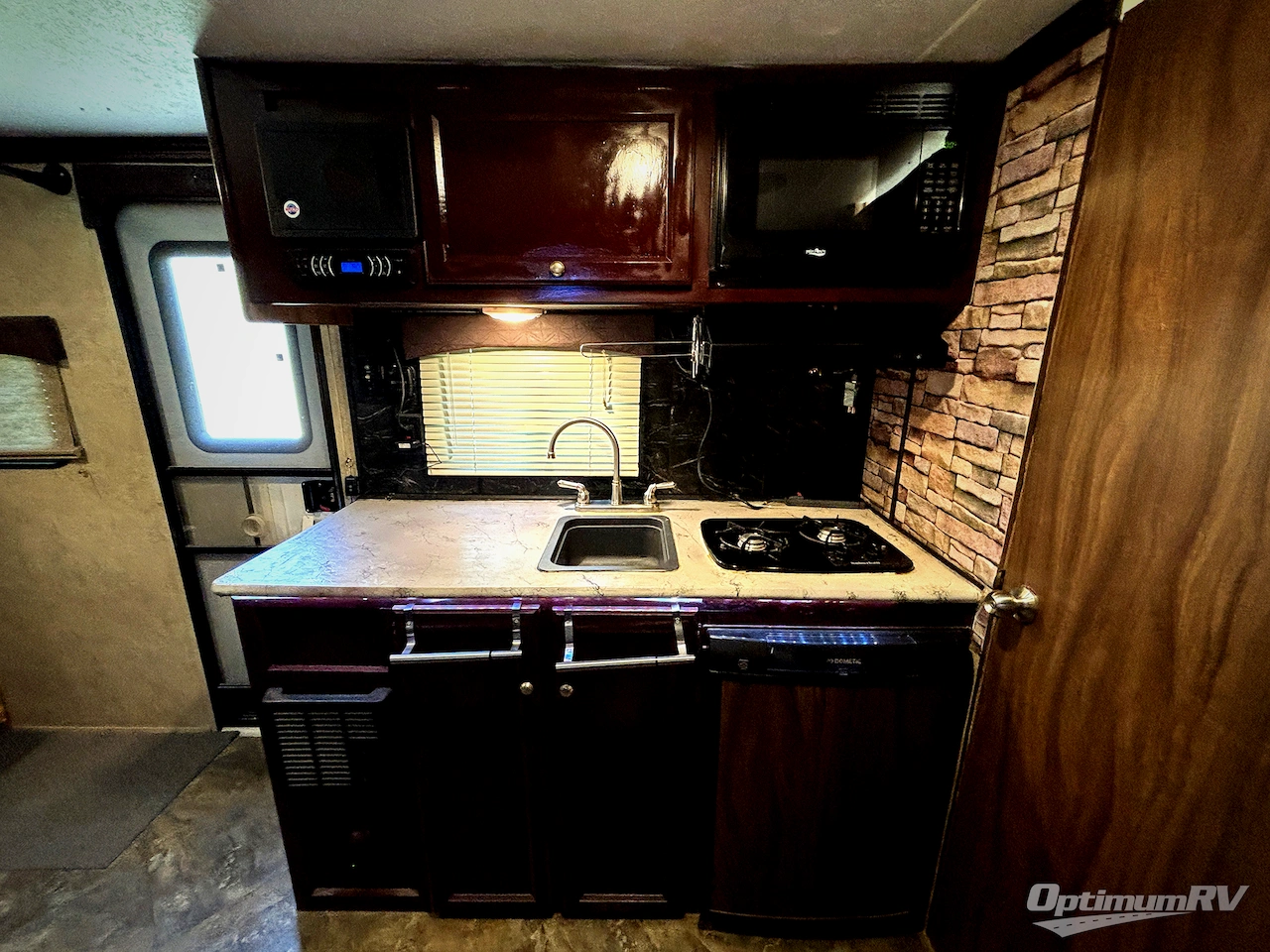 2018 Viking Ultra-Lite 17FQS Photo 6