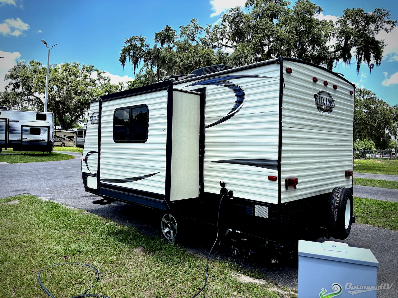 2018 Viking Ultra-Lite 17FQS Photo 3