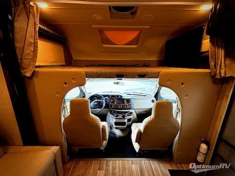 2016 Thor Quantum PD31 RV Photo 2
