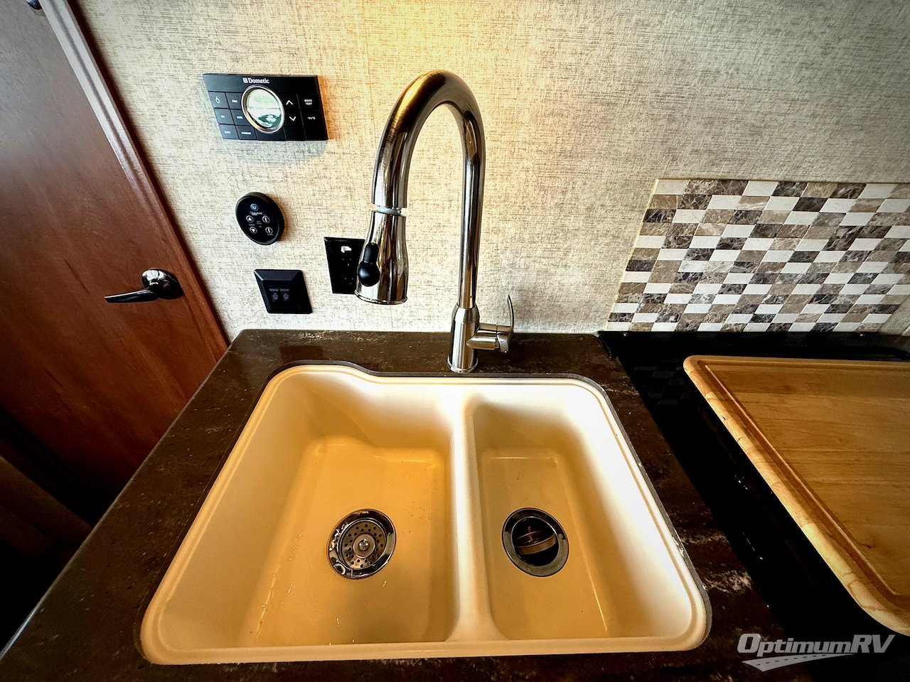 2016 Forest River Sandpiper 380BH5 Photo 7