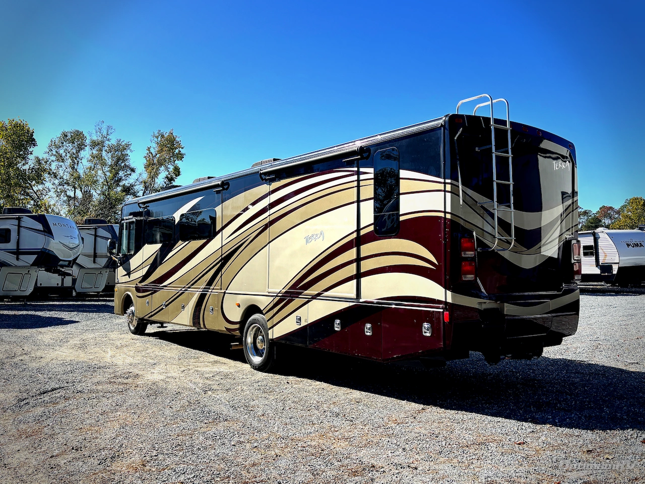 2016 Fleetwood Terra 36R Photo 3