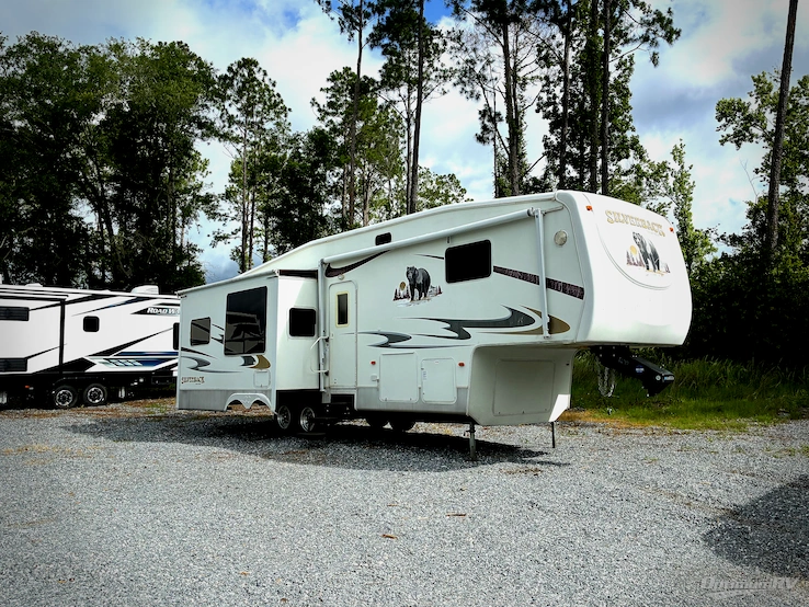 2007 Forest River Cedar Creek Silverback 33 LCDTS RV Photo 1