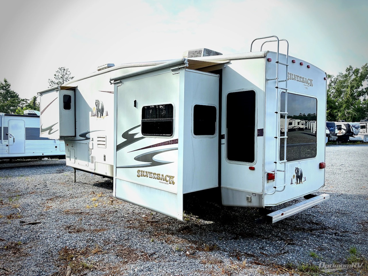 2007 Forest River Cedar Creek Silverback 33 LCDTS Photo 3