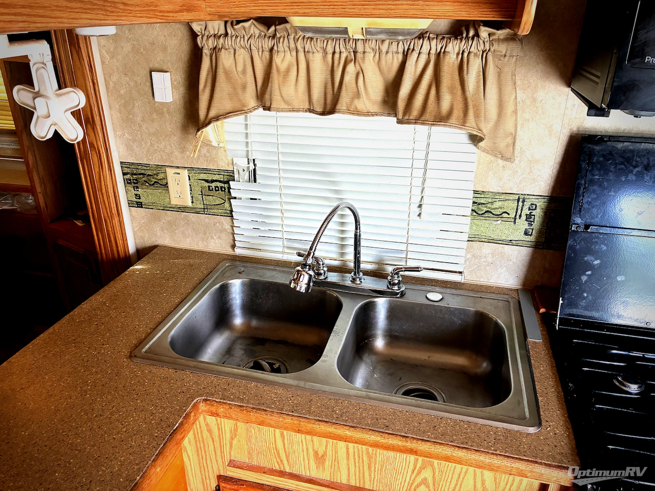 2007 Forest River Cedar Creek Silverback 33 LCDTS Photo 6