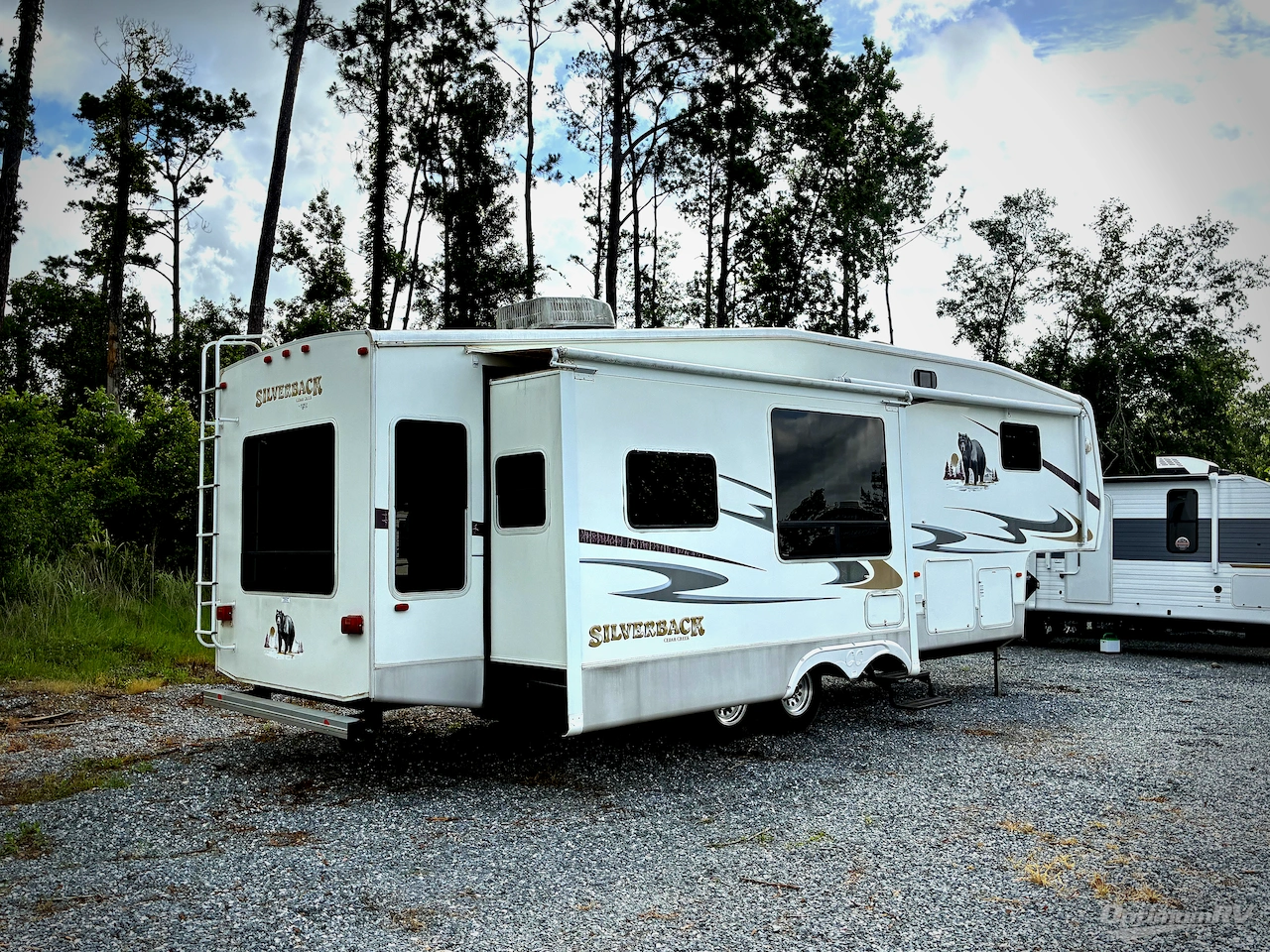 2007 Forest River Cedar Creek Silverback 33 LCDTS Photo 2