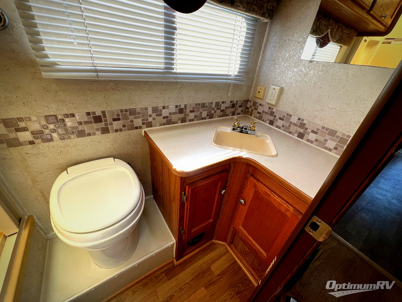 2004 Gulf Stream BT Cruiser 51250 Photo 19