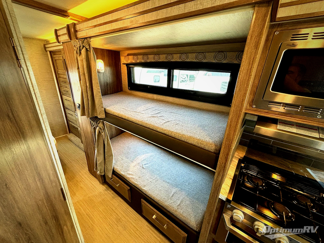 2021 Entegra Odyssey 31F Photo 10