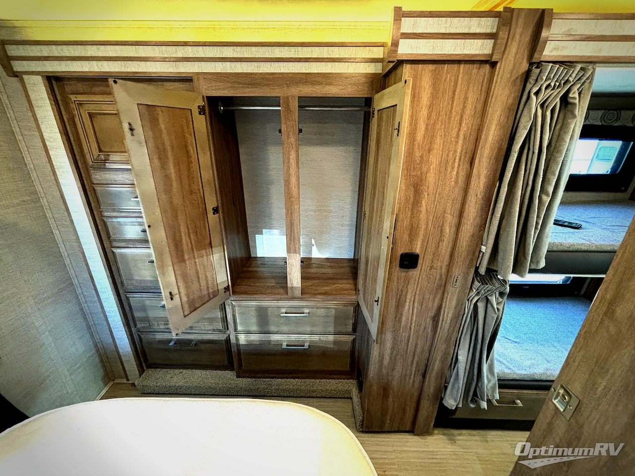 2021 Entegra Odyssey 31F Photo 12