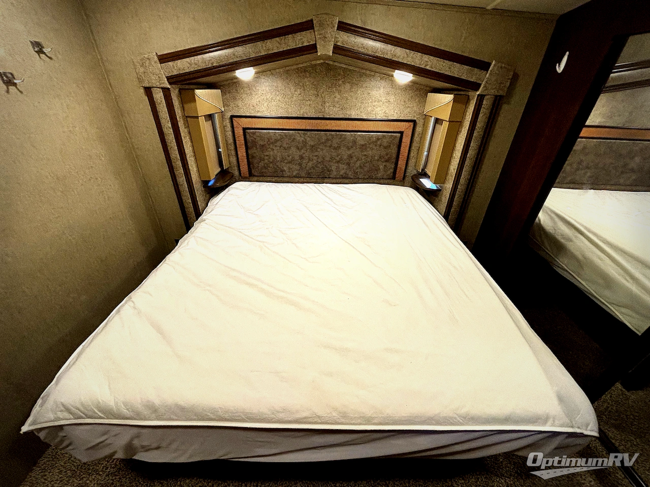 2018 Forest River Cedar Creek Silverback 35IK Photo 7