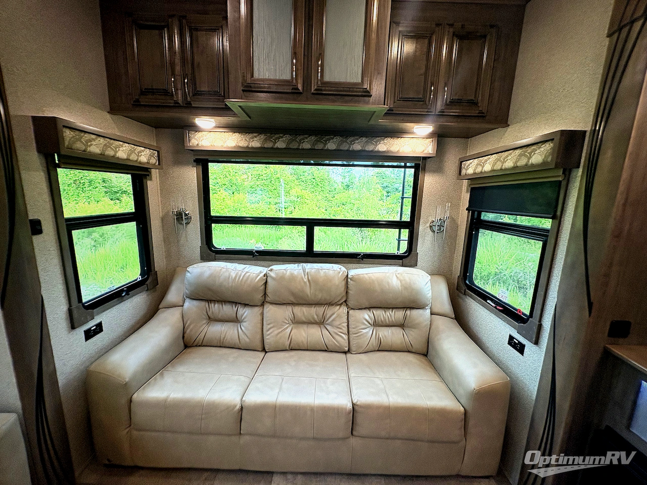 2020 Forest River Cedar Creek Champagne Edition 38EL Photo 8