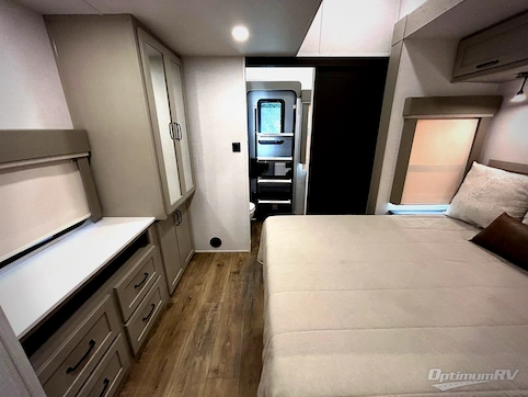 2025 Palomino Columbus 376DS RV Photo 4