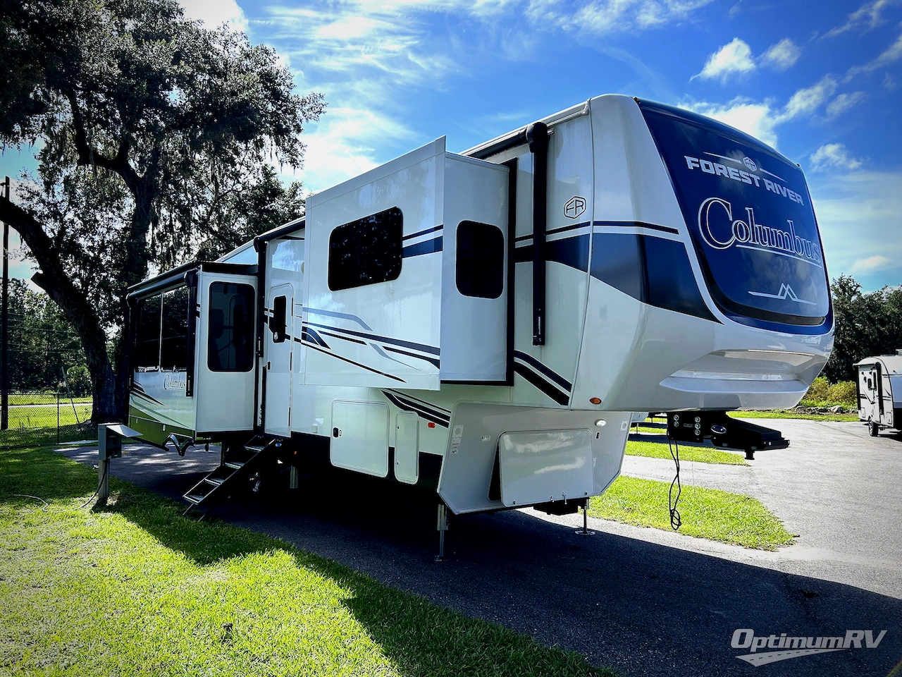 2025 Palomino Columbus 380RL Photo 1