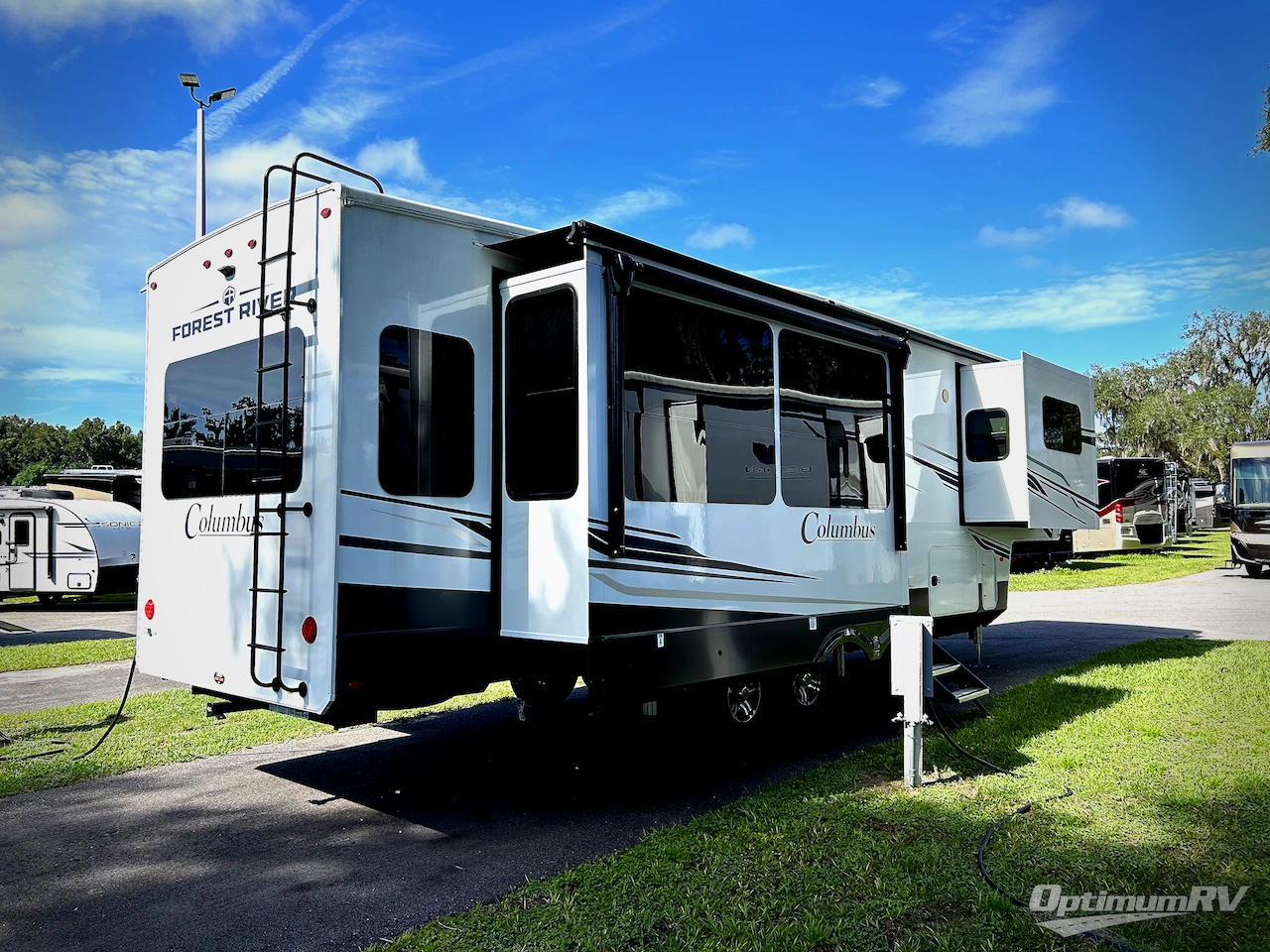 2025 Palomino Columbus 380RL Photo 2