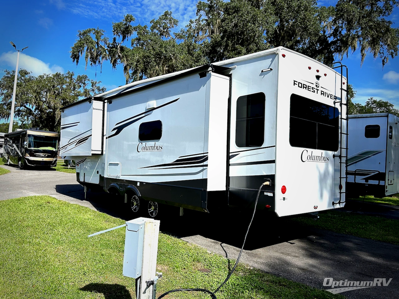 2025 Palomino Columbus 380RL Photo 3