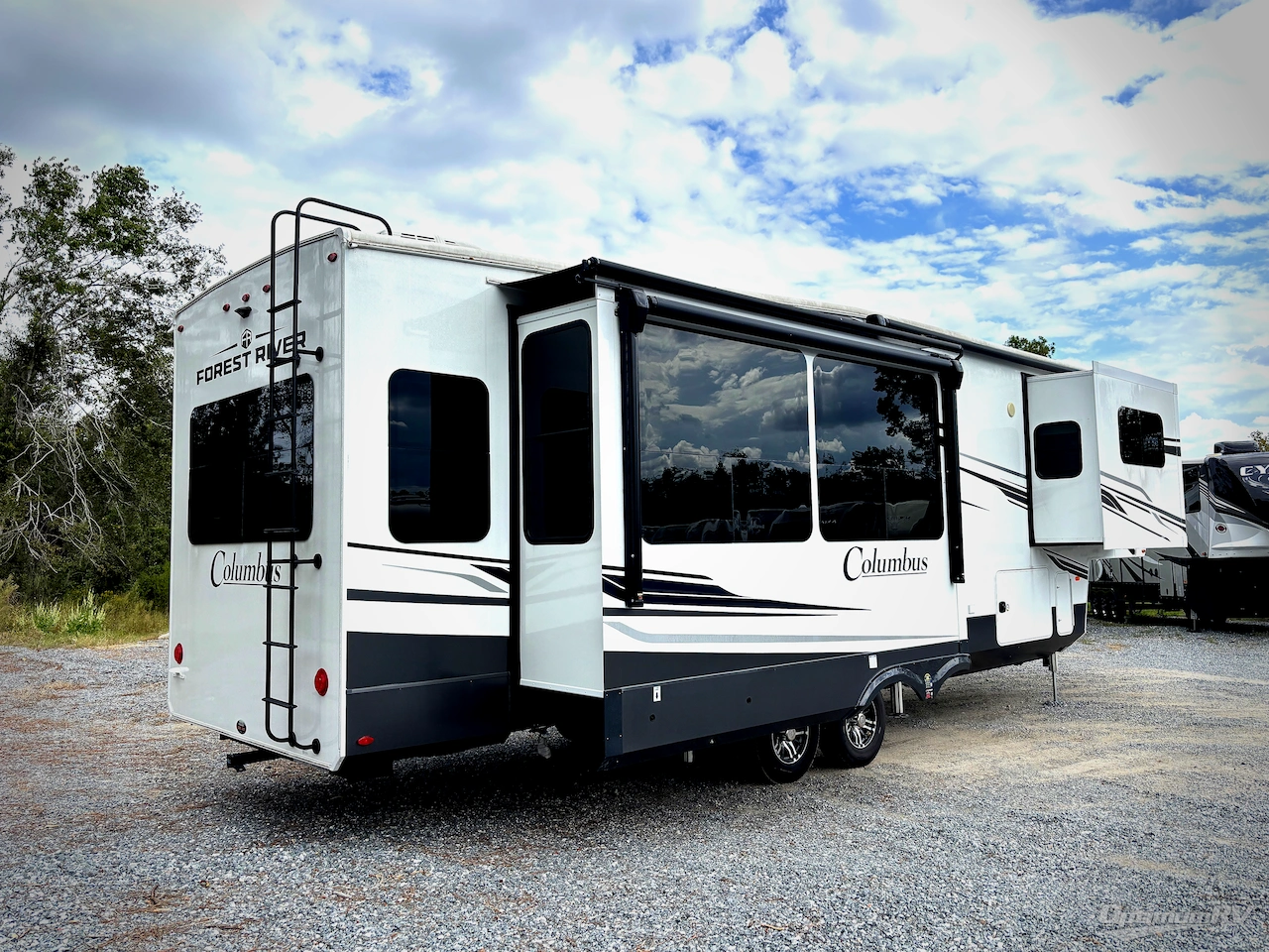 2025 Palomino Columbus 380RL Photo 2