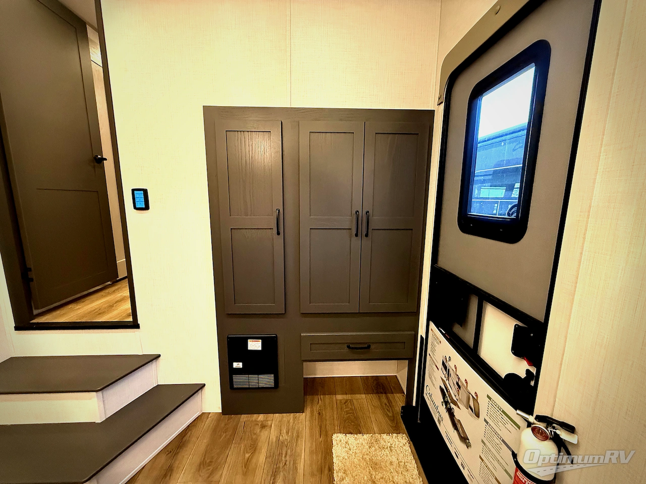 2025 Palomino Columbus 380RL Photo 6