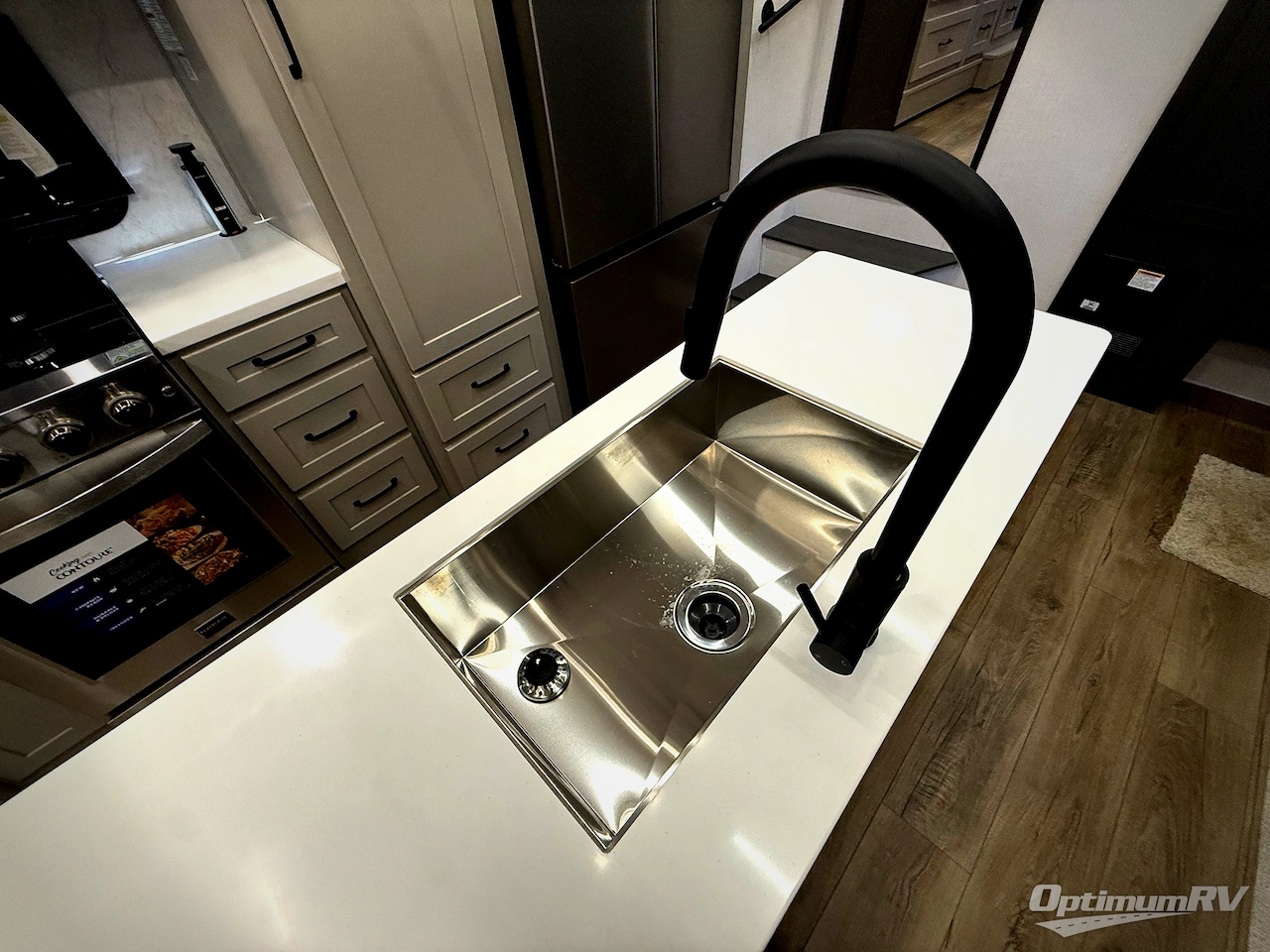 2025 Palomino Columbus 380RL Photo 12