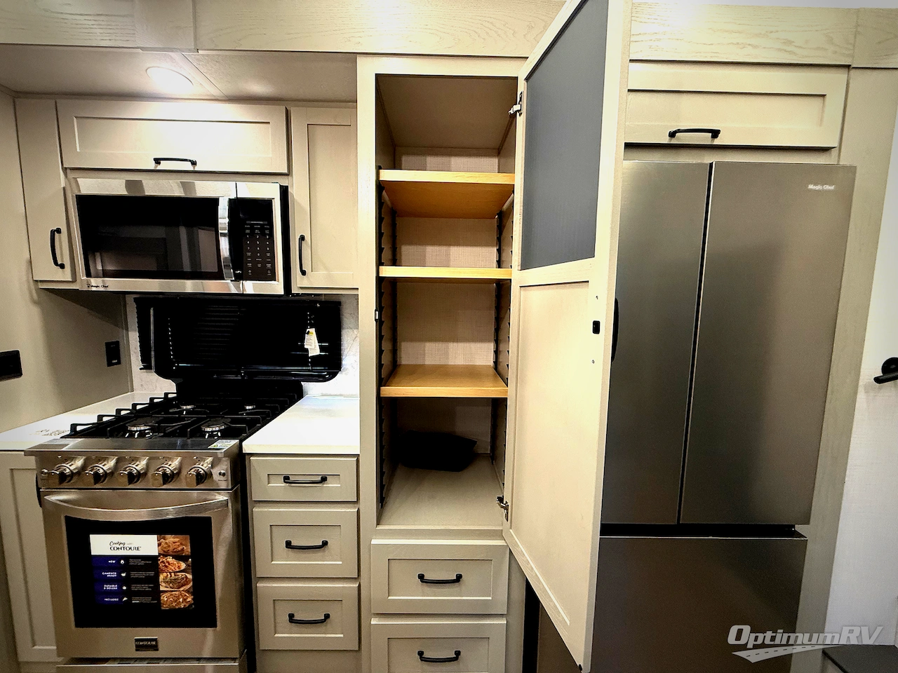 2025 Palomino Columbus 380RL Photo 15