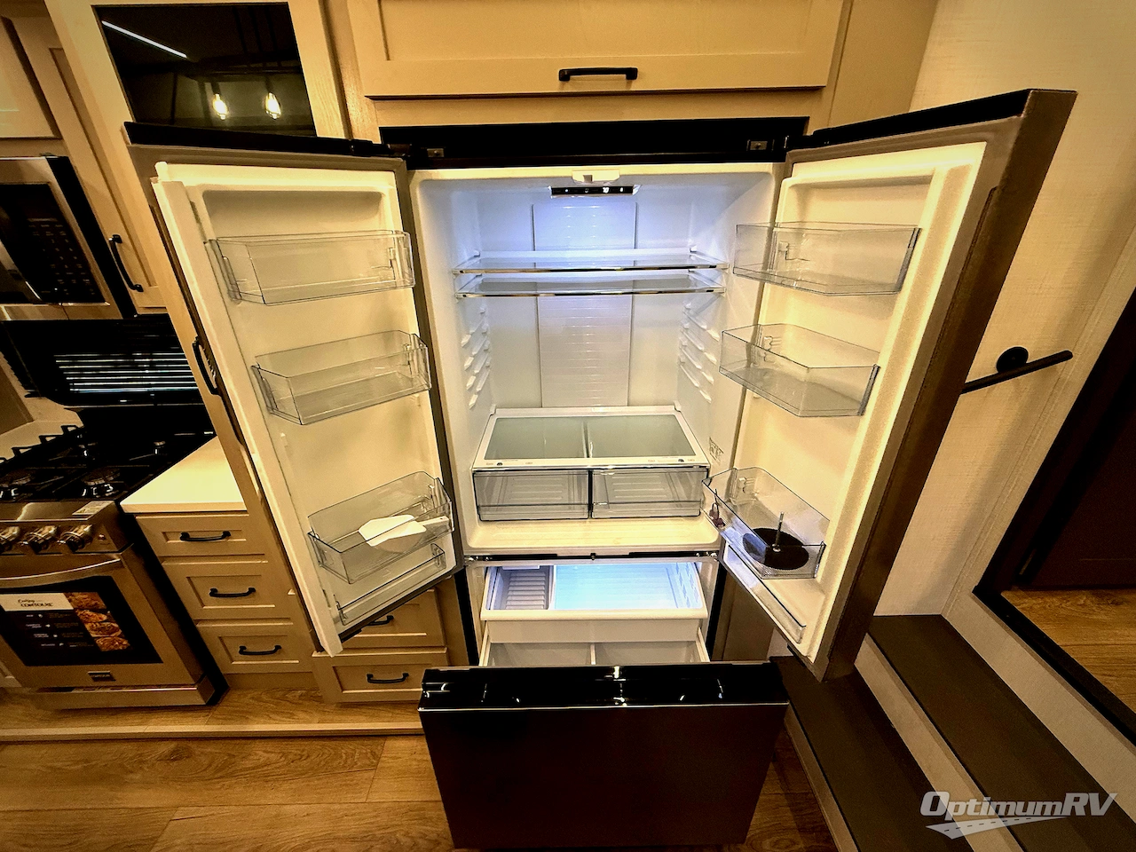 2025 Palomino Columbus 380RL Photo 16