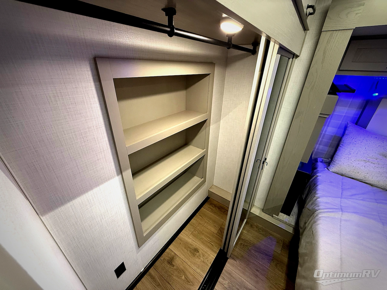 2025 Palomino Columbus 380RL Photo 23