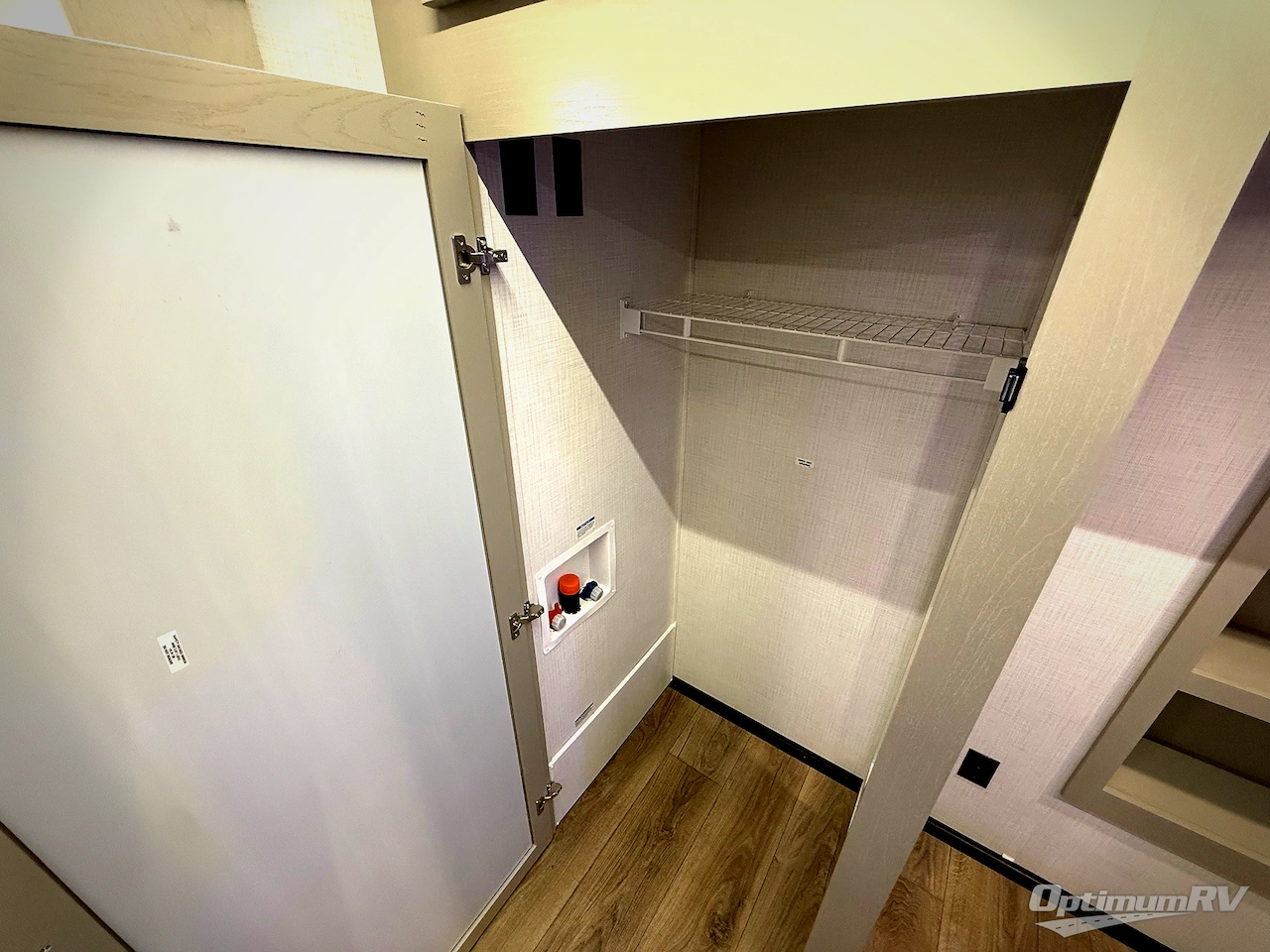 2025 Palomino Columbus 380RL Photo 24