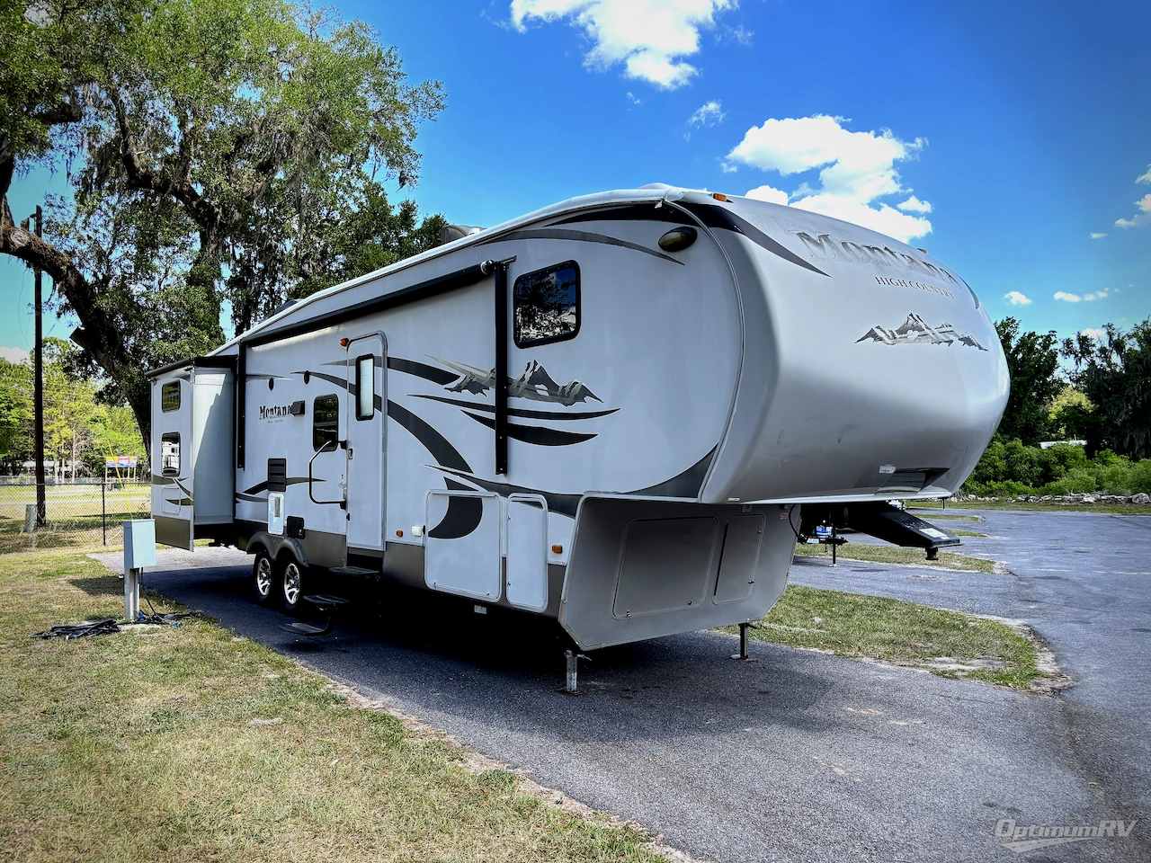 2011 Keystone Montana High Country 333DB Photo 1