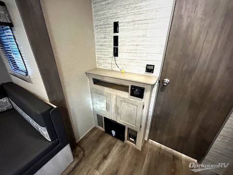 2023 Coachmen Catalina Summit Series 8 231MKS RV Photo 4