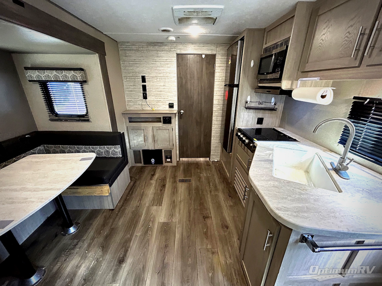 2023 Coachmen Catalina Summit Series 8 231MKS Photo 5