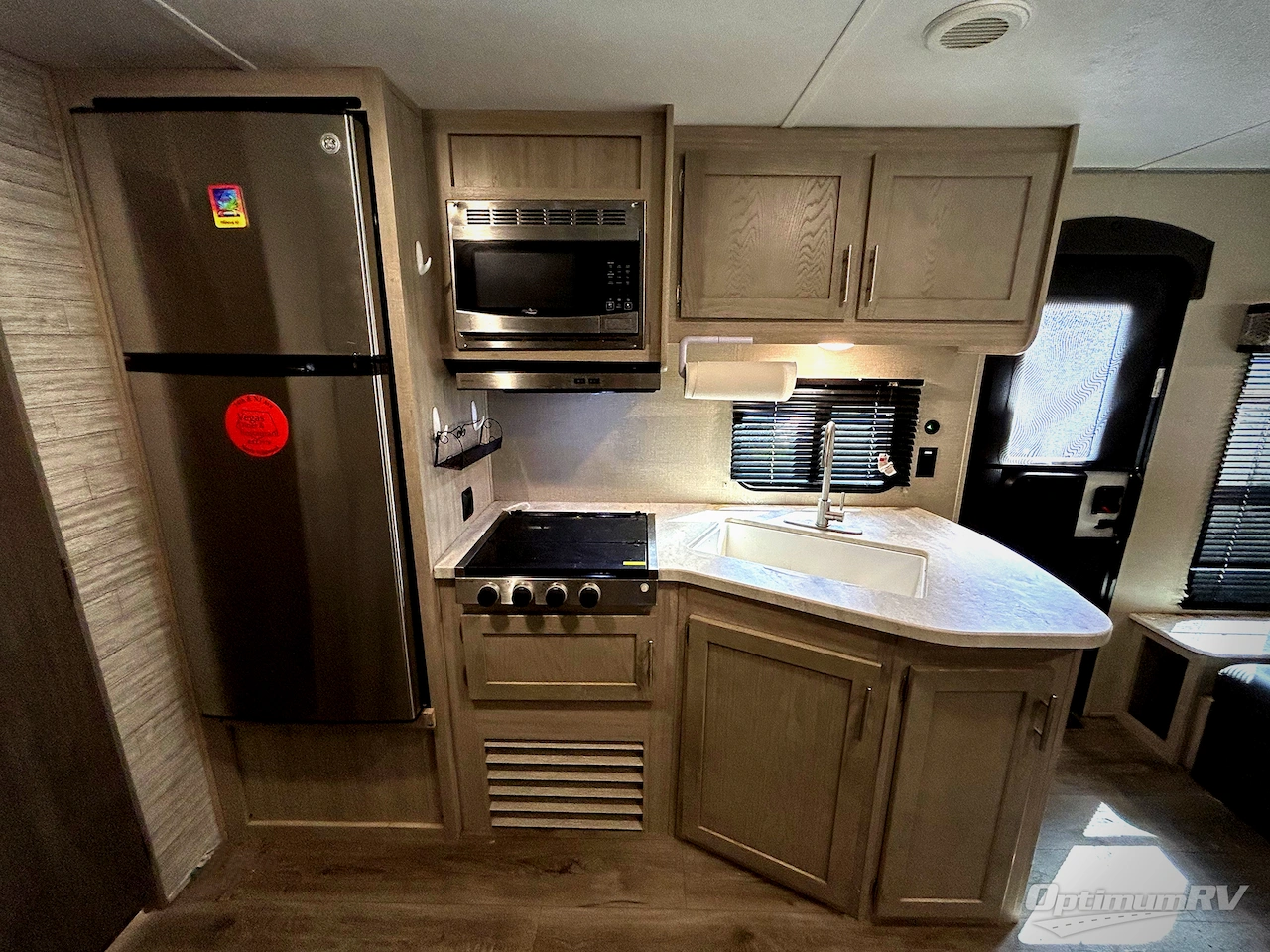 2023 Coachmen Catalina Summit Series 8 231MKS Photo 6