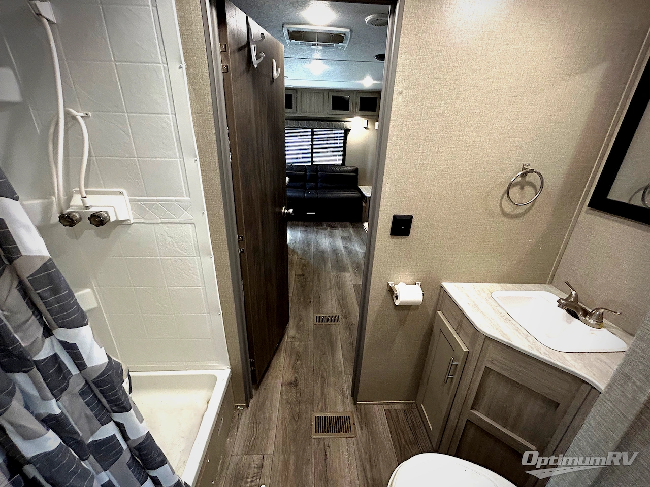 2023 Coachmen Catalina Summit Series 8 231MKS Photo 8