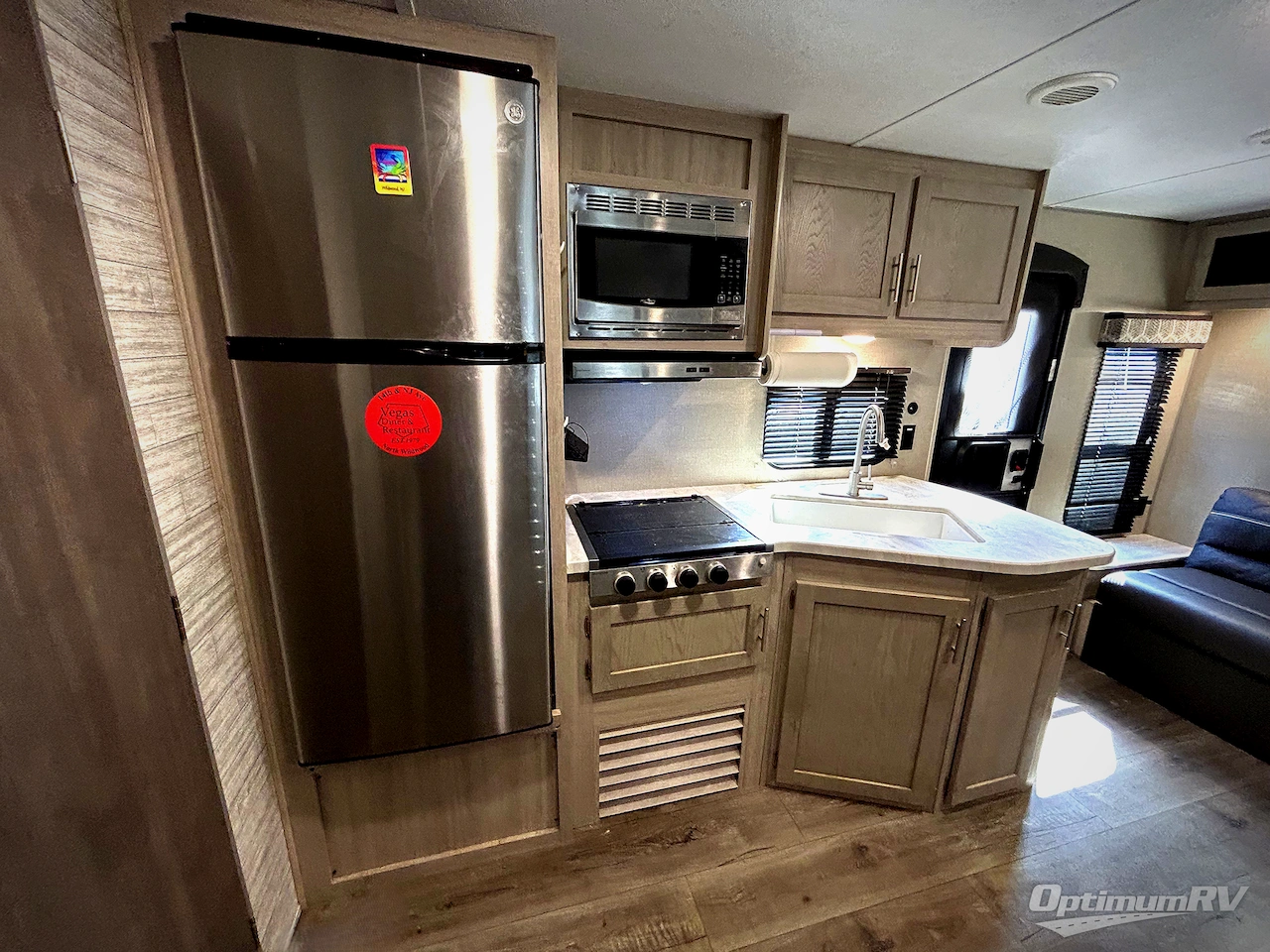 2023 Coachmen Catalina Summit Series 8 231MKS Photo 12