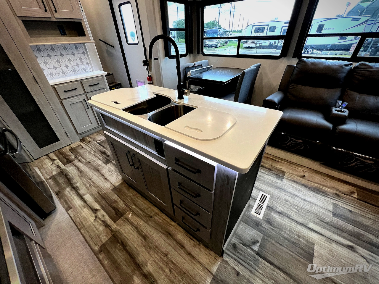 2023 Keystone Montana High Country 351BH Photo 11