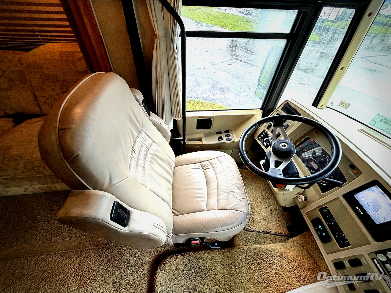 2006 Winnebago Adventurer 37B Photo 7