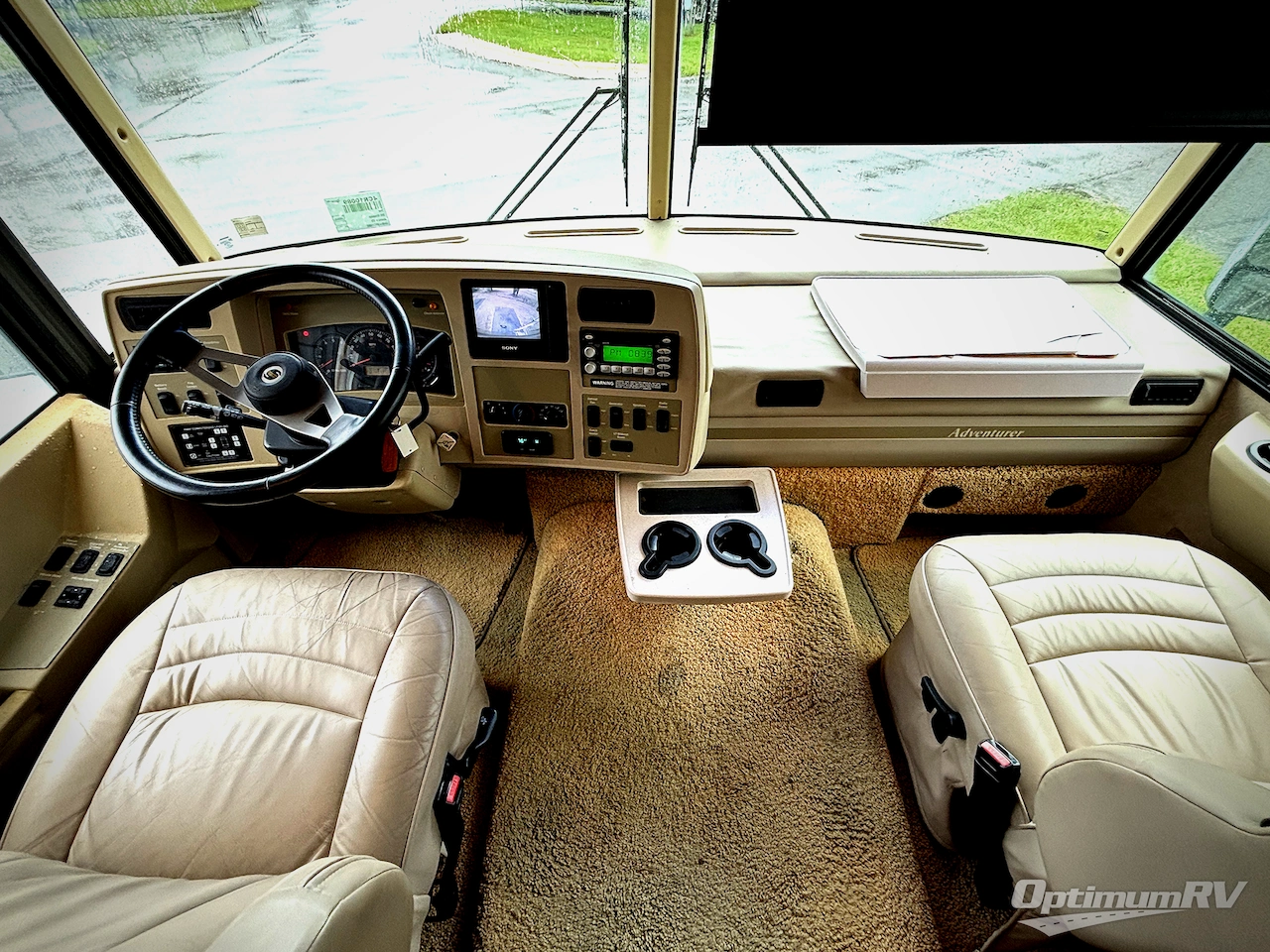 2006 Winnebago Adventurer 37B Photo 8
