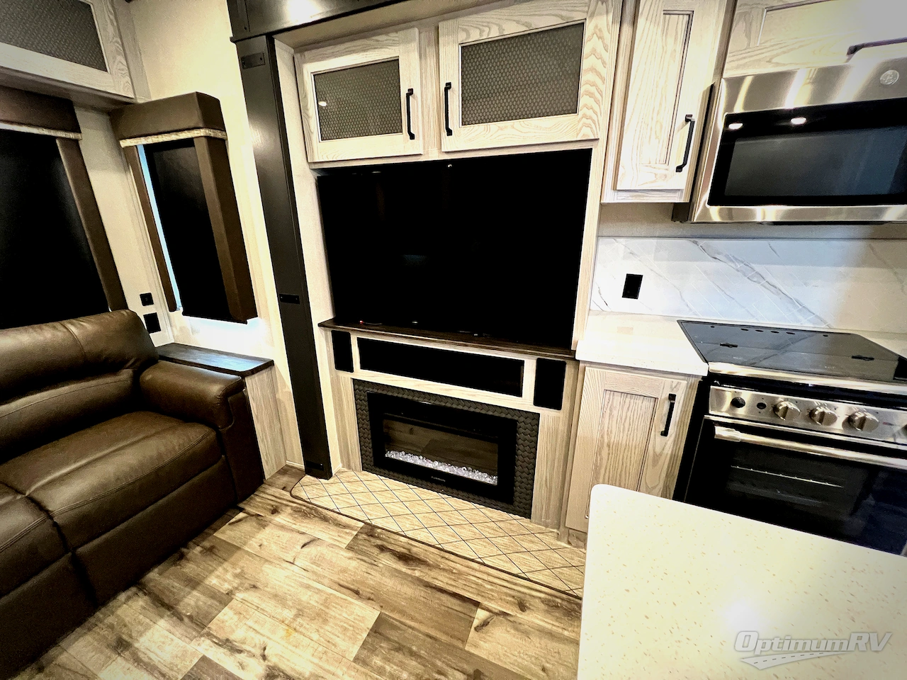2022 Keystone Montana High Country 295RL Photo 8