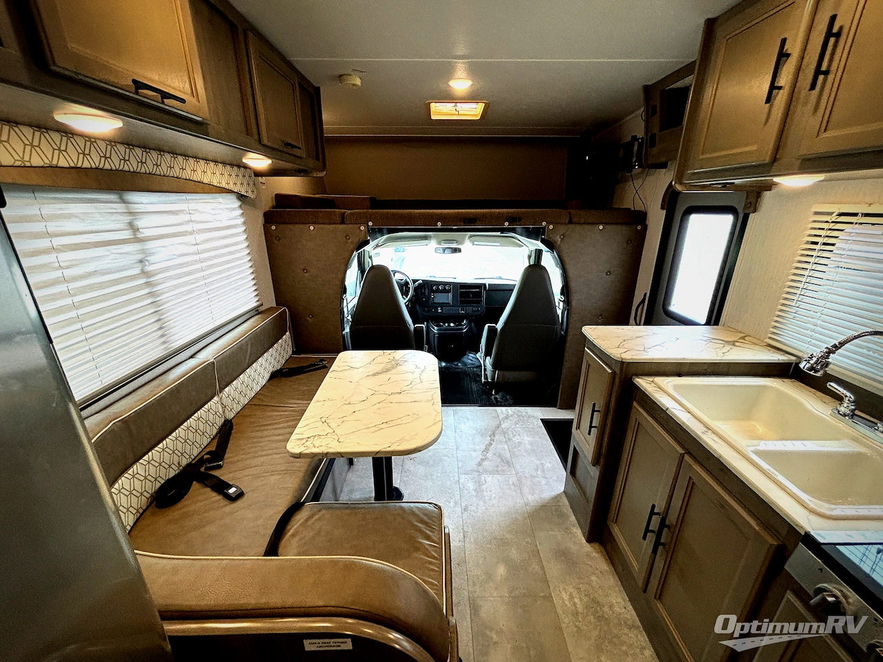 2021 Coachmen Freelander 22XG Chevy 4500 Photo 5