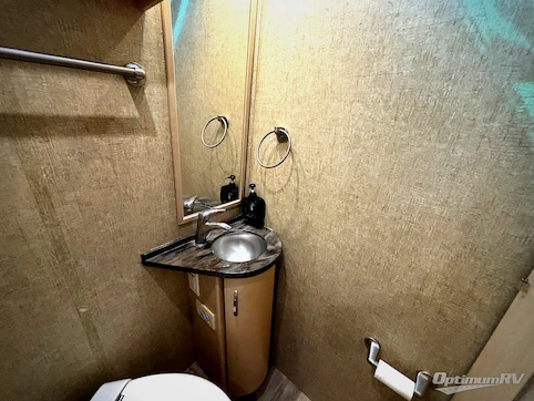 2013 Leisure Travel Unity U24TB RV Photo 4