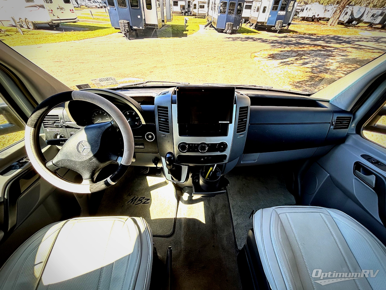 2013 Leisure Travel Unity U24TB Photo 8