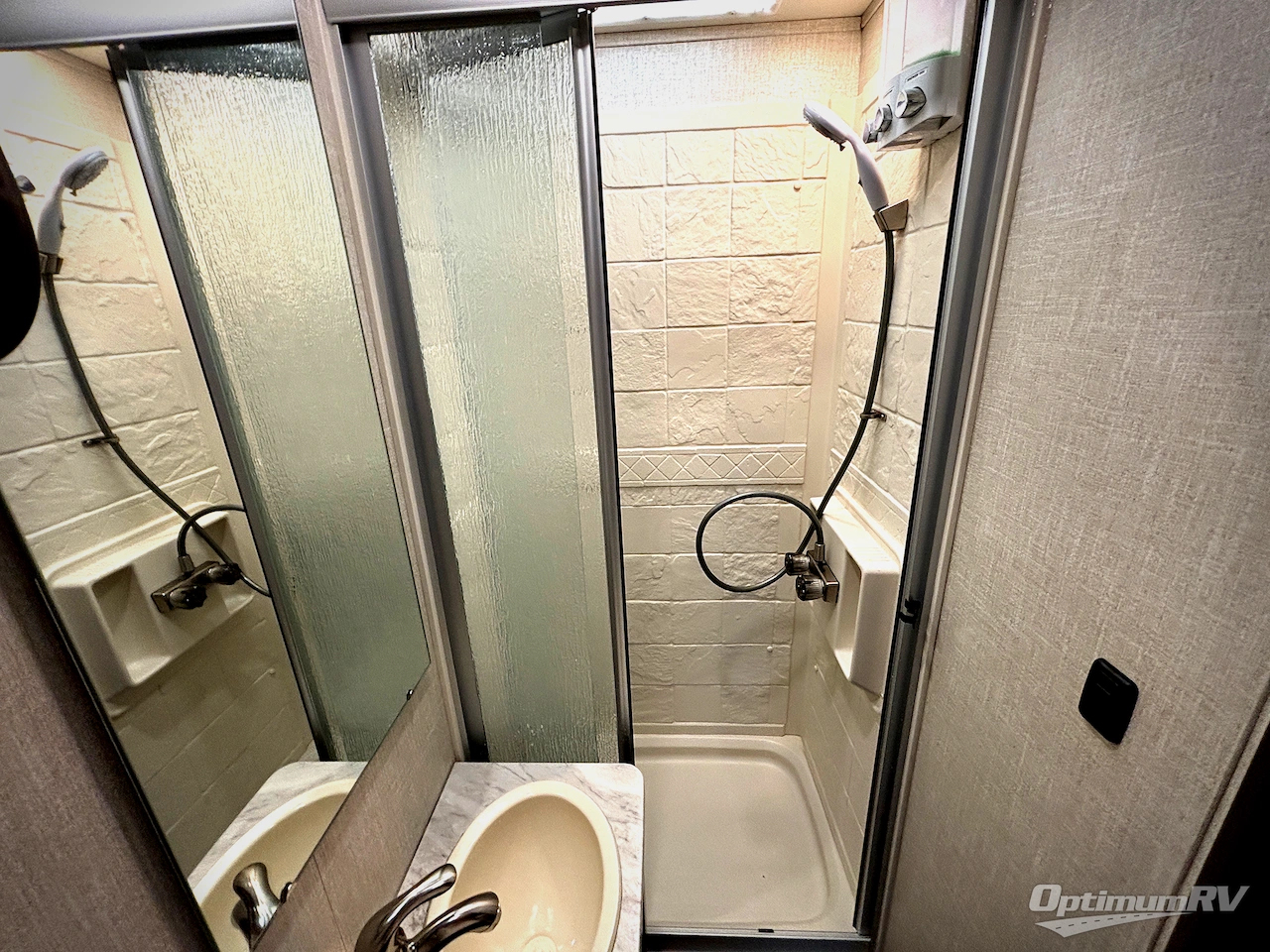 2019 Coachmen Prism 2200FS Photo 16