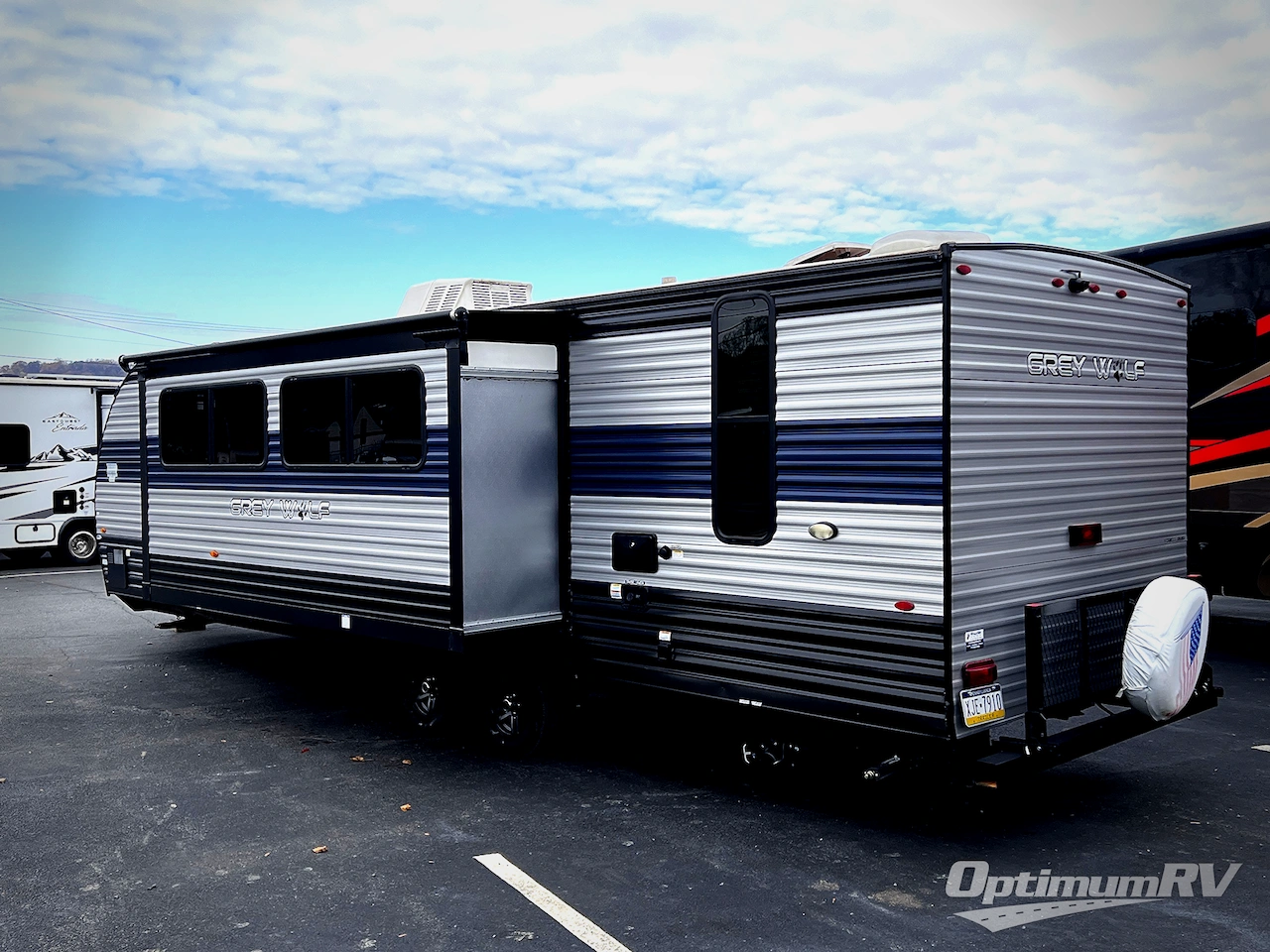 2022 Forest River Cherokee Grey Wolf 27DBH Photo 3