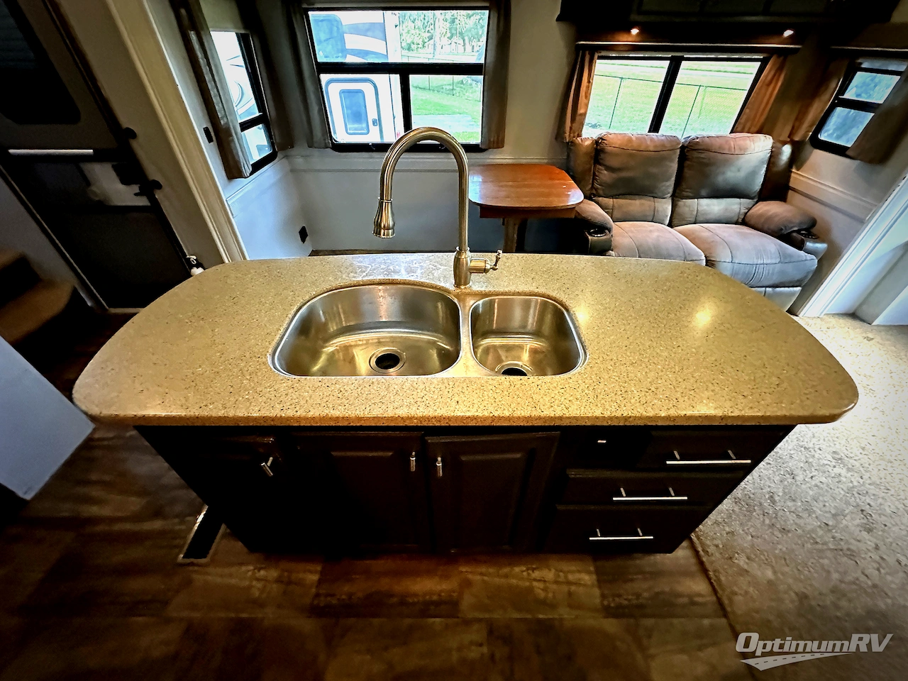 2015 Heartland Bighorn 3570RS Photo 11