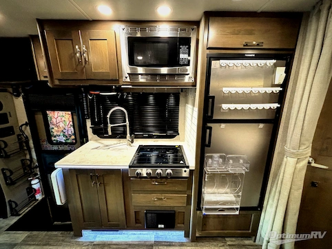 2022 Dynamax isata 3 24FW RV Photo 2