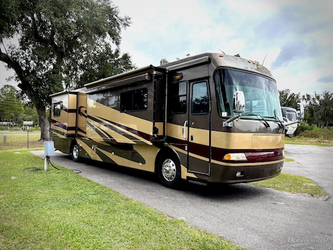 Used 2005 Monaco Windsor 40PDQ Featured Photo