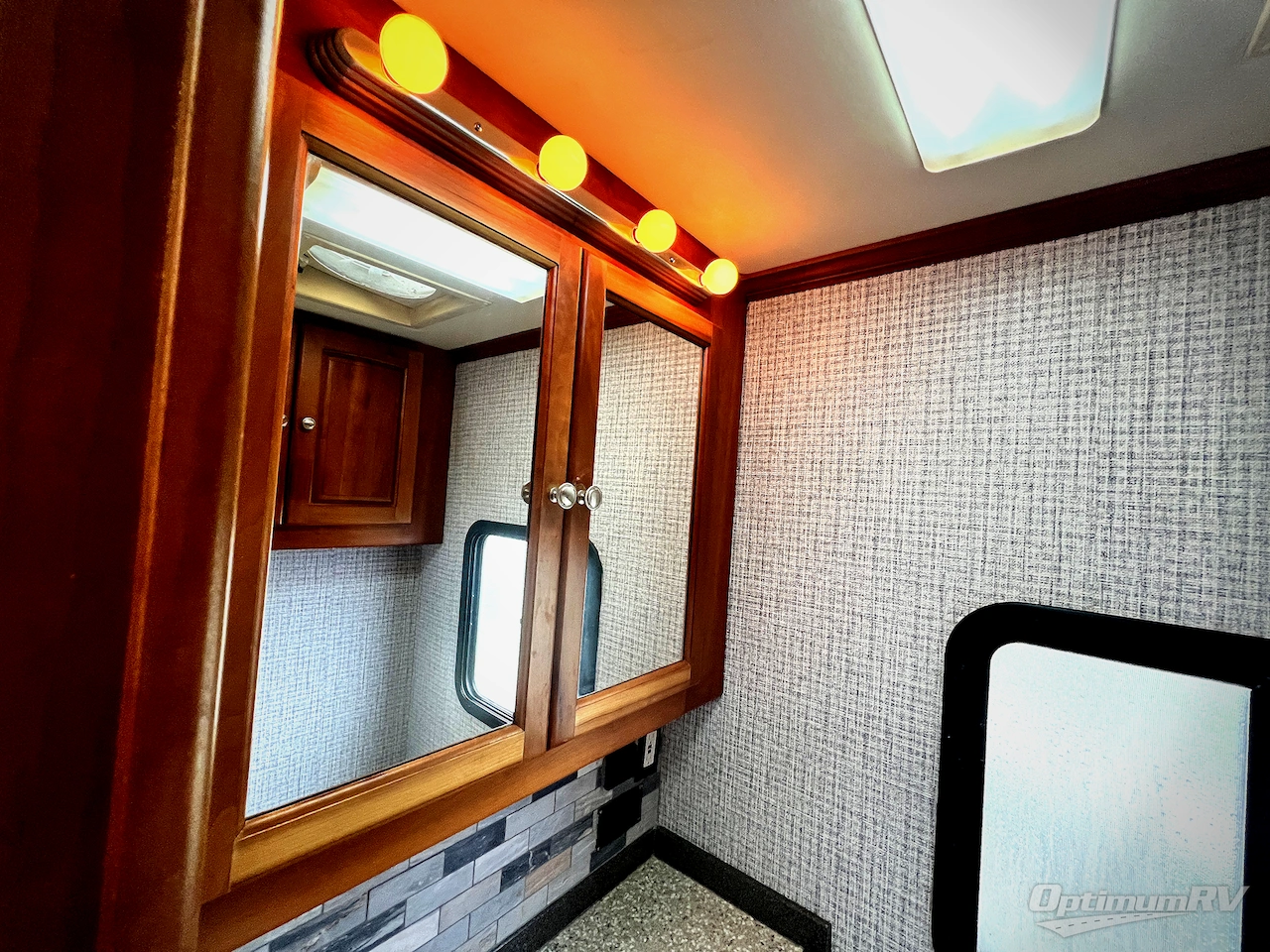 2005 Tiffin Zephyr 45QDZ Photo 23