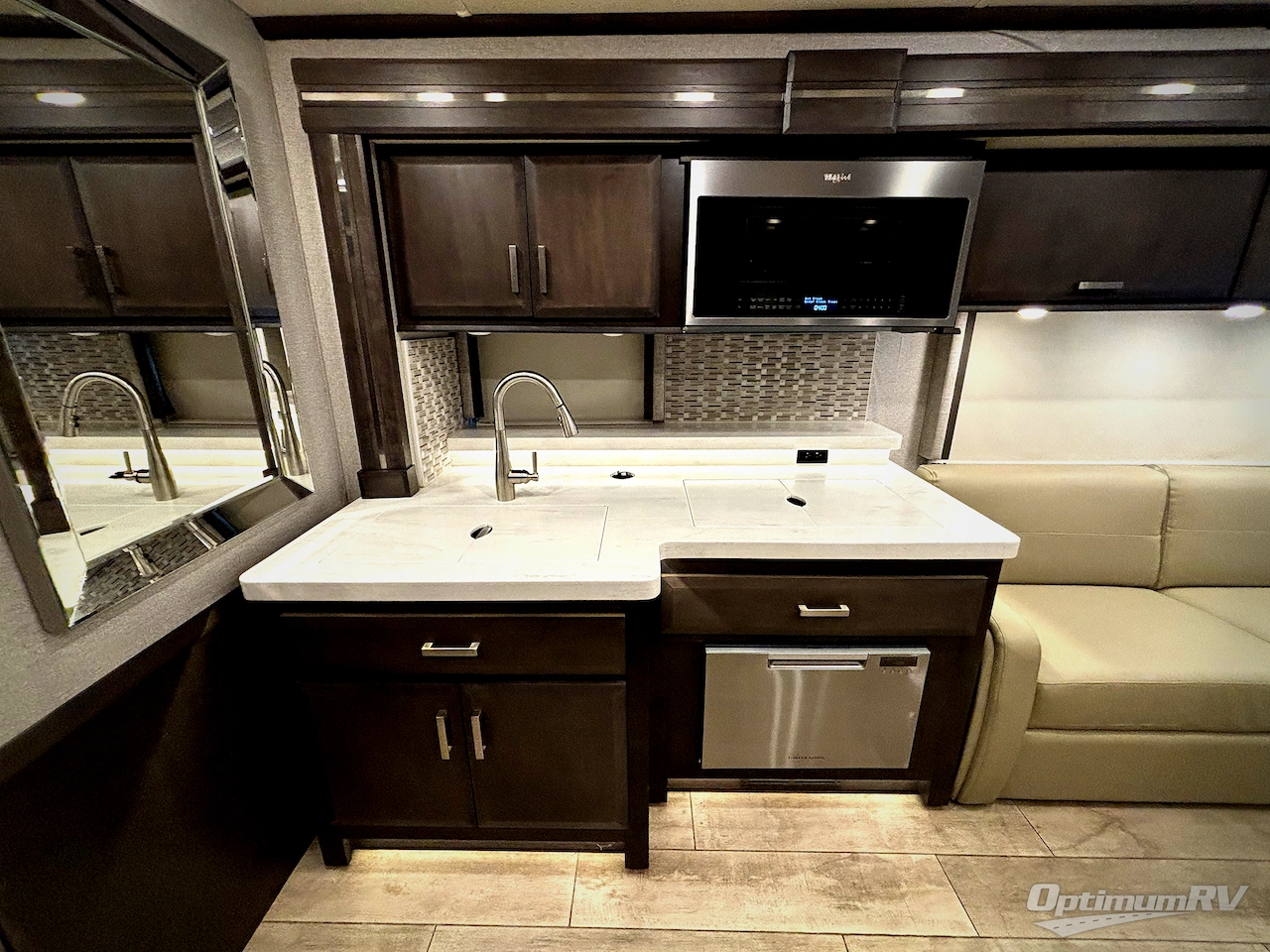 2023 Thor Venetian B42 Photo 6