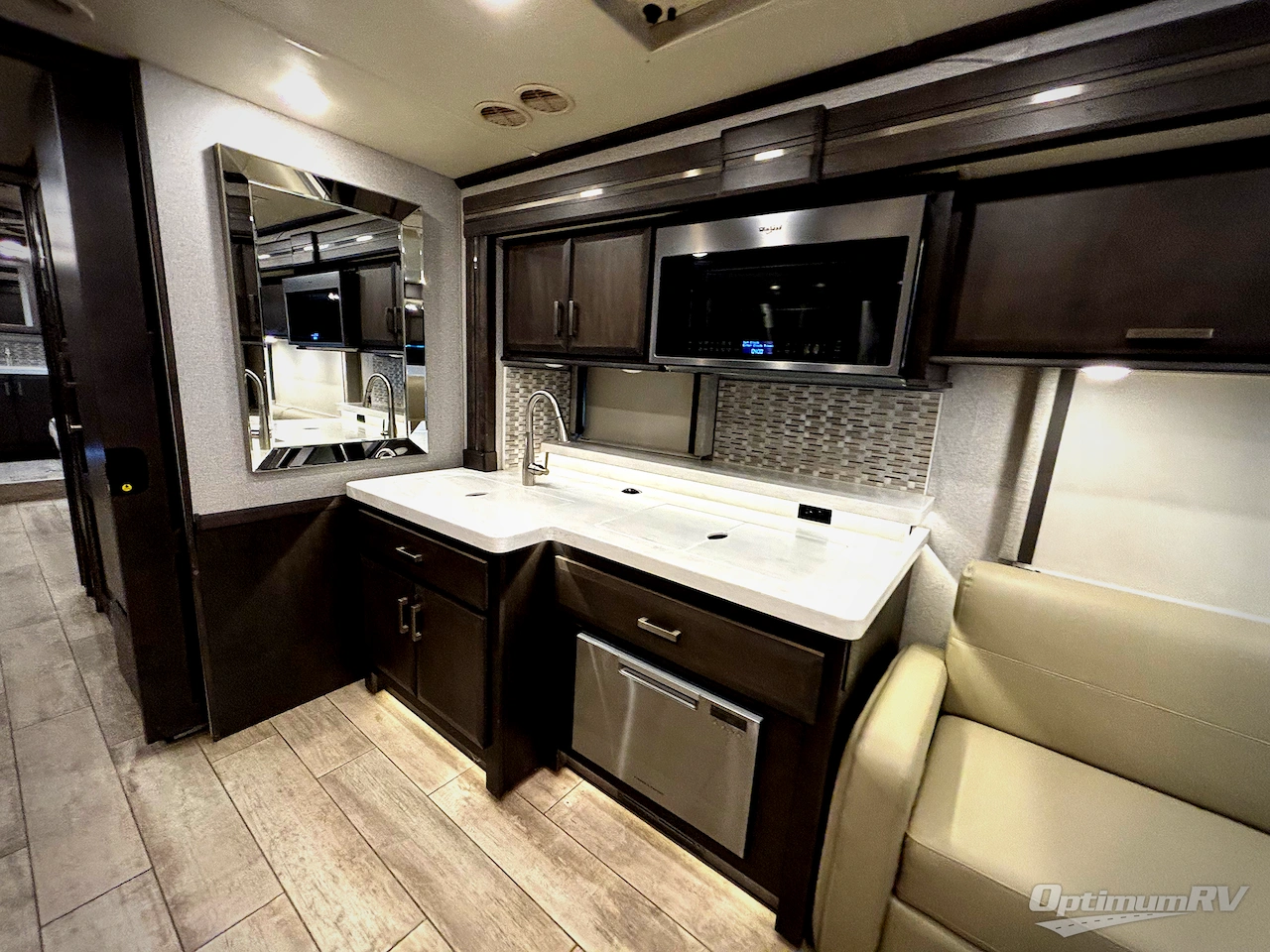 2023 Thor Venetian B42 Photo 13