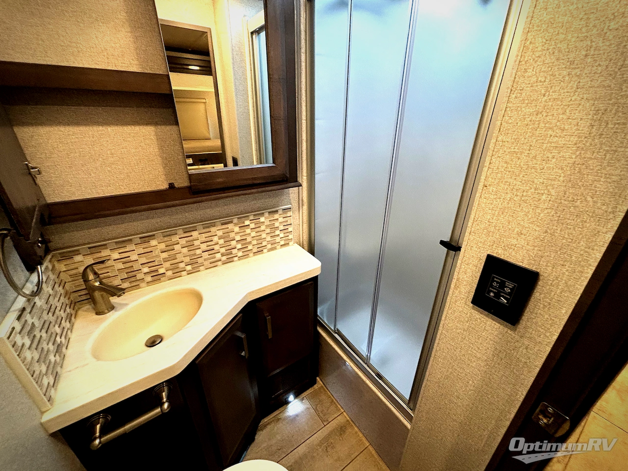 2023 Thor Venetian B42 Photo 17