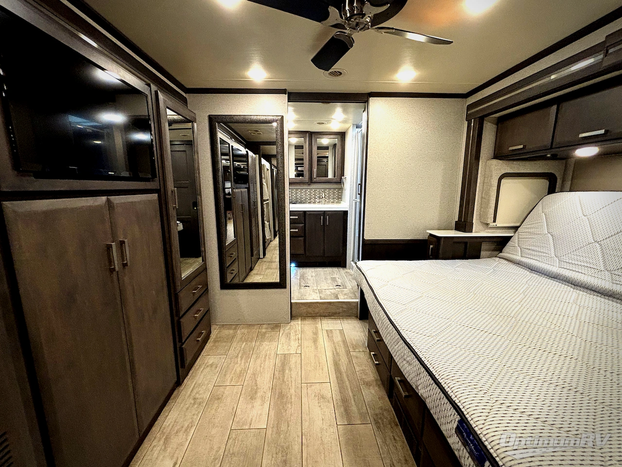 2023 Thor Venetian B42 Photo 18