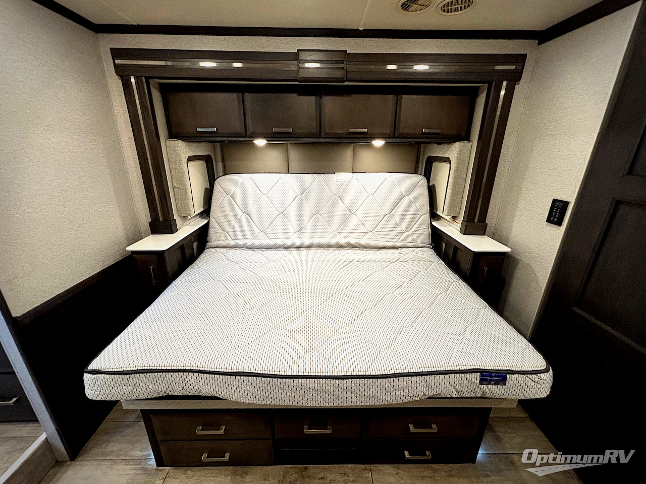 2023 Thor Venetian B42 Photo 19