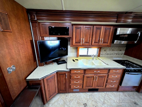 2012 Fleetwood Discovery 40G RV Photo 3